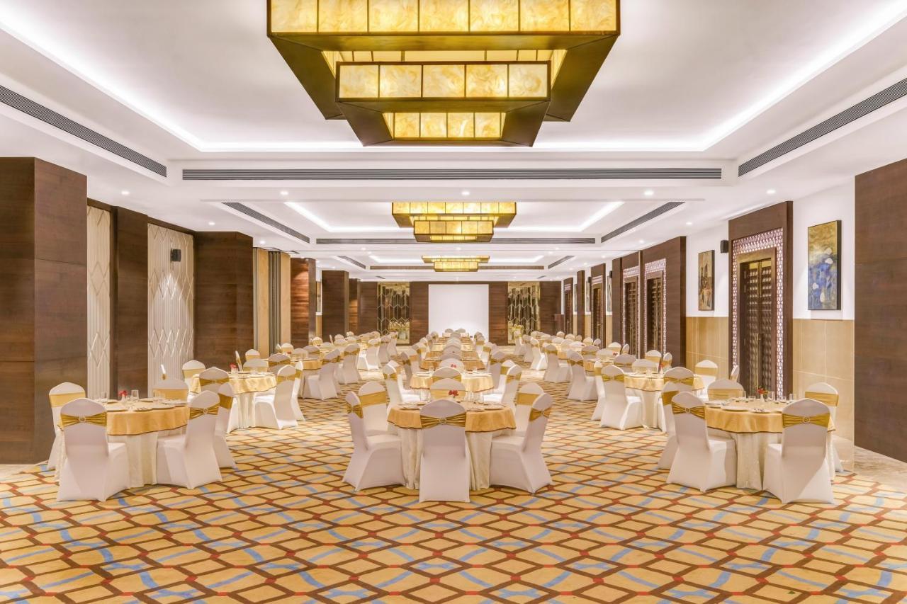 Hotel Lemon Tree Premier, 4*